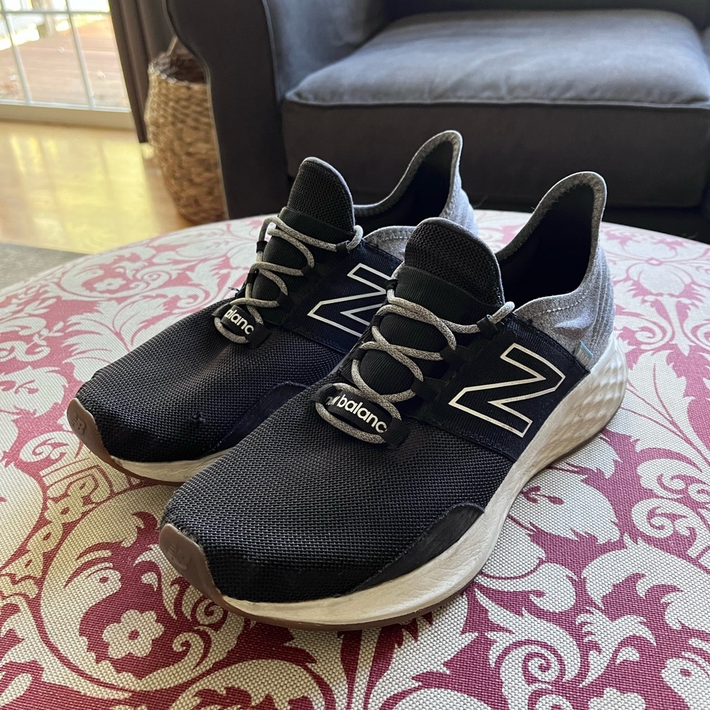 New Balance ROAV shoes EUC size 10.5